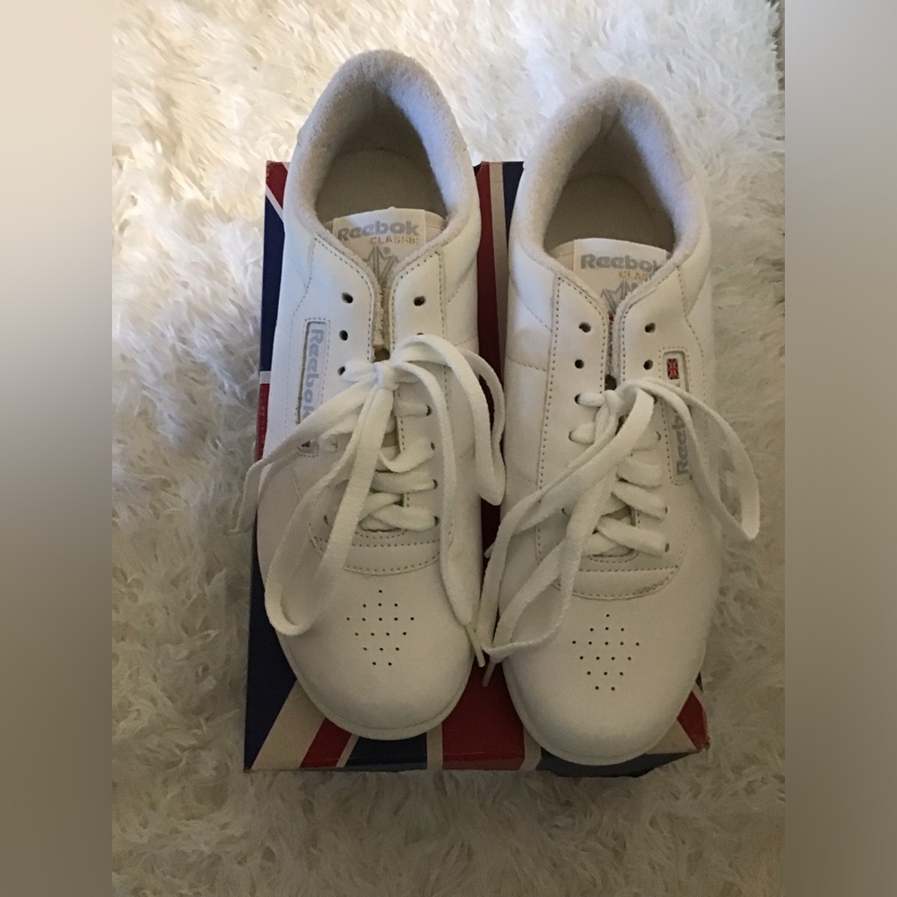 Reebok princess, wide, white women tennis shoe size 8 - Picture 3 of 7
